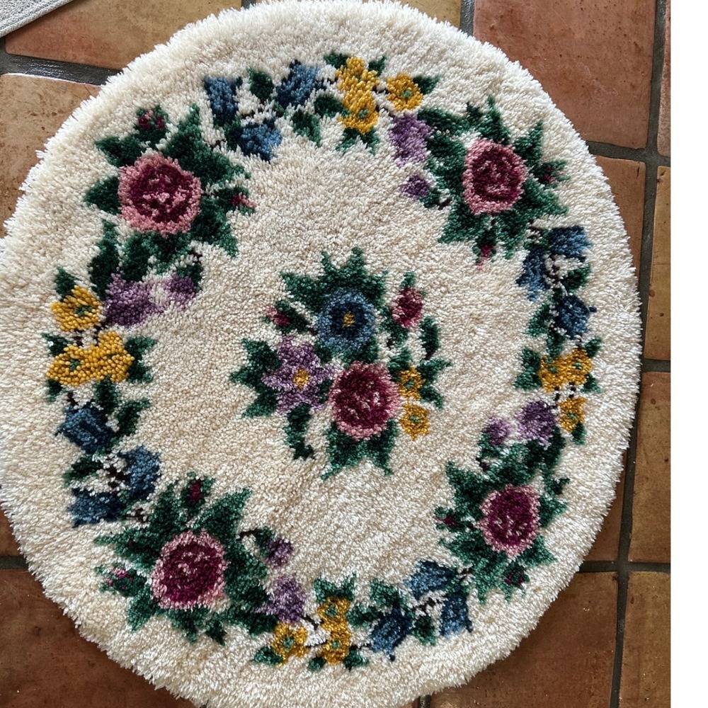 Vtg Latch Hook Rug Round Floral Shag Cream Pink Green Cottagecore 1976 Bernat